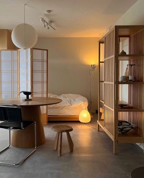 Japandi Studio Room, Scandi Style Interiors, Square Room Design, Vintage Small Apartment, Scandi Japandi, Minimalistic Interior, Japanese Home Design, Japandi Interiors, Japandi Living