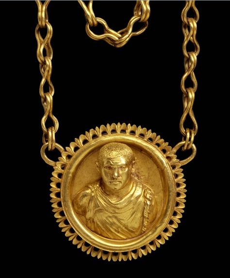 (c. 200 CE) Roman Gold Chain with a Portrait Medallion, possibly of Emperor Caracalla Emperor Caracalla, Roman Jewellery, Ancient Roman Jewelry, Roman Artifacts, Ancient Jewels, Roman Jewelry, Ancient Jewellery, Trends Magazine, Historical Jewellery