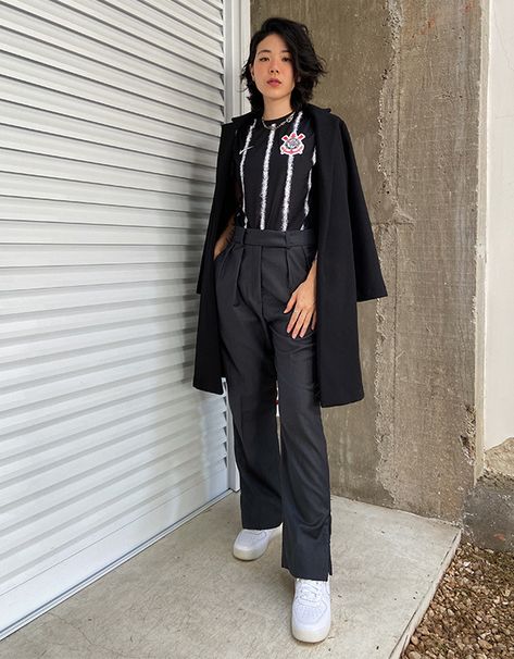 5 looks com camisa de futebol por Karem Keiko » STEAL THE LOOK Soccer Outfit, Football Fashion, It Girls, Jersey Outfit, Tomboy Style Outfits, Looks Street Style, Football Outfits, Photoshoot Outfits, Tomboy Fashion