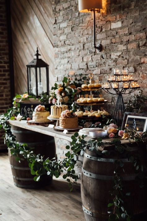 Essen, Wedding Cupcake Table, Rustic Cake Tables, Barn Wedding Cake, Snack Tables, 2026 Wedding, Rustic Dessert Table, Winter Wedding Destinations, Buffet Dessert