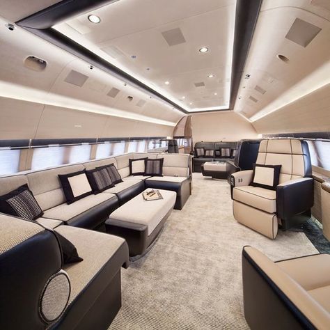 You've probably never been in a plane like this before. Here are 20 private plan interiors nicer than your house. Private Plane Interior, Jets Privés De Luxe, Private Jet Interior, Jet Privé, Luxury Jets, Goals Life, Desain Pantry, Luxury Private Jets, Aircraft Interiors