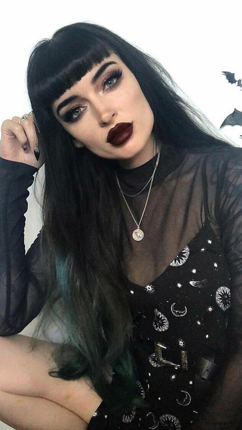 Casual Makeup, Alternative Makeup, Short Fringe, Goth Beauty, Grunge Makeup, Gothic Beauty, About Hair, Maquillaje De Ojos, Hair Goals