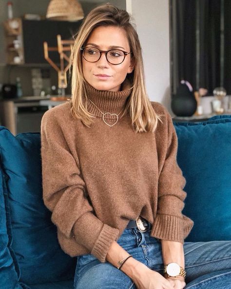 Glasses Outfit, Mode Shoes, Style Casual Chic, Fashion Eye Glasses, Wearing Glasses, Looks Style, Mode Inspiration, Glasses Fashion, Latest Fashion For Women