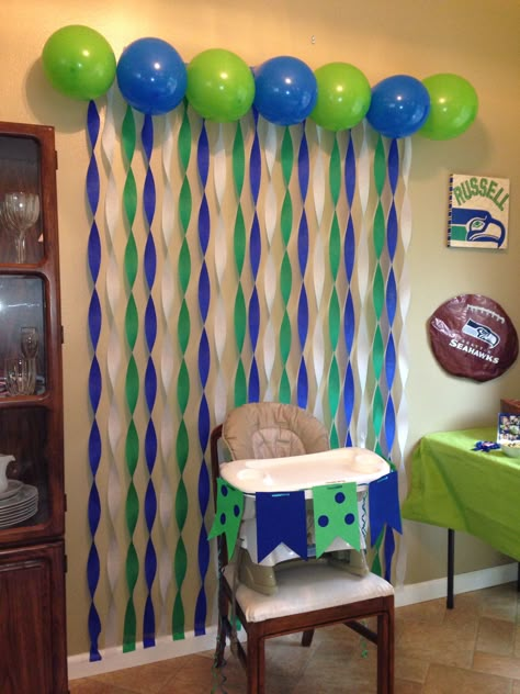 Simple Birthday Backdrop Ideas Diy, Streamer Door Decorations, Diy Party Streamers, Streamers Ceiling Decorations, Streamers For Birthday Party, Party Decorations With Streamers, Party Decorations Streamers, Paper Streamers Decorations, Decorate With Streamers Ideas