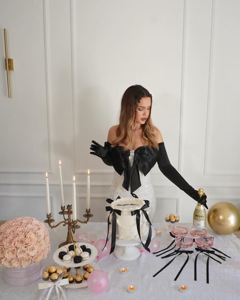 One year older and still…🖤[finish the sentence] #birthdaygirl Birthday Photo Ideas With Cake, Vintage Birthday Ideas, Photo With Cake, 21 Birthday Theme Ideas, January Birthday Party Ideas, 21st Birthday Decorations Diy, Vintage Birthday Decorations, Happy Birthday Outfit, Happy Birthday Ideas