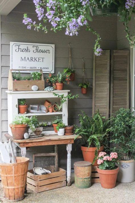 Vintage Style Potting Bench - Beauty For Ashes Vintage Potting Table, Potting Table Ideas, Potting Bench Ideas, Hutch Ideas, Outdoor Potting Bench, Primitive Table, Potting Benches, Vintage Booth, Fresh Flower Market