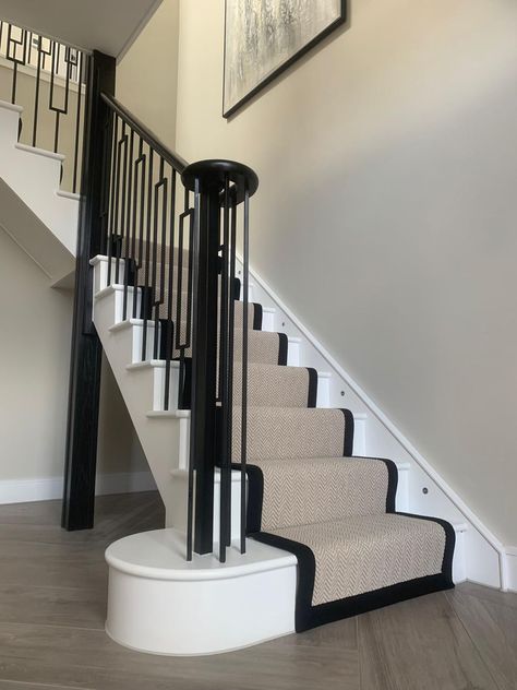 New cut sting Staircase  in Knutsford, Cheshire Black Spindles, Black Handrail, Staircase Renovation, Black And White Stairs, Black Staircase, Stairs Landing, White Staircase, Stair Spindles, Black Stairs