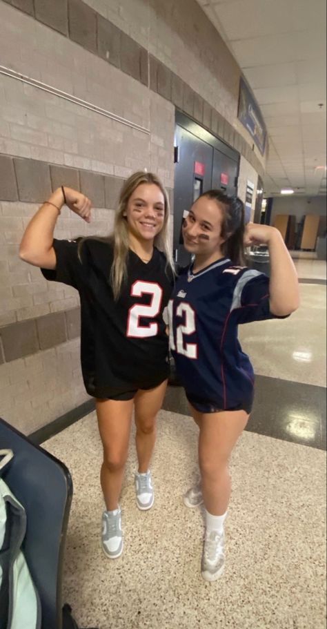 Jersey Halloween Costumes, Football Player Costume Girl, Halloween School Costumes, Football Player Halloween Costume Girl, Football Halloween Costume For Women, Soccer Player Halloween Costume, Halloween Costumes Football, Tennis Halloween Costume, Soccer Player Costume