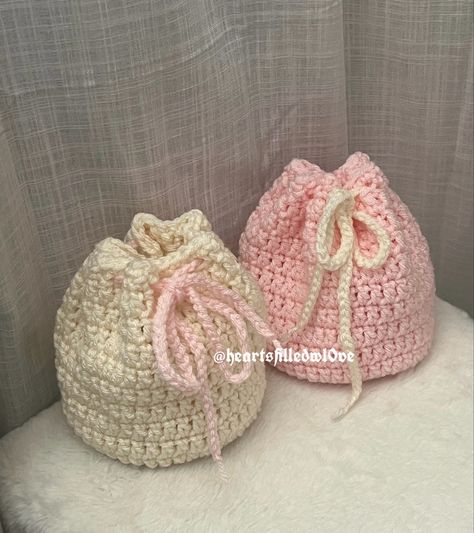 Aesthetic Crochet Pouch, Kawaii Crochet Ideas, Drawstring Pouch Crochet, Pastel Crochet, Crochet Drawstring, Scrap Yarn Crochet, Hello Kitty Crochet, Crochet Fairy, Aesthetic Crochet