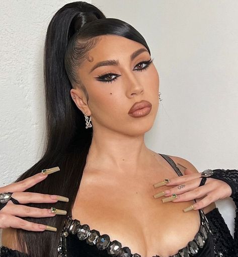 Kali Uchis Aesthetic Makeup, Kali Uchis Ponytail, Kali Uchis Concert Makeup, Kali Uchis Lip Combo, Kali Uchis Face, Kali Uchis Inspired Makeup, Kali Uchis Eye Makeup, Kali Uchis Outfits Concert Ideas, Kali Uchis Makeup Look