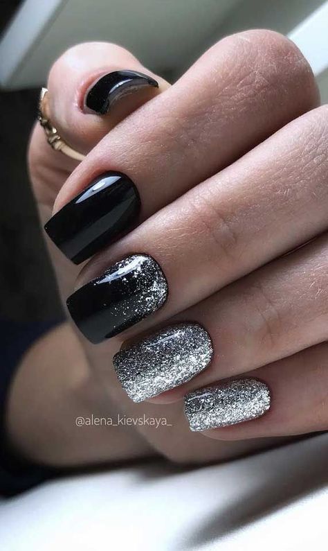 One Nail Glitter Design, Black And Silver Ombré Nails, White With Black Glitter Nails, Nails For After Christmas, Nail Design Black And Silver, Black Nails And Glitter, Nail Designs With Silver Glitter, Black Grey Glitter Nails, Silver And Black Ombre Nails