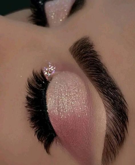 Light Pink And Silver Makeup, Makeup For Damas, Pink And Champagne Makeup, Light Pink Makeup For Quince, Pink Eyeshadow Looks For Hooded Eyes, Quince Makeup Light Pink, Pink 15 Makeup, Pink Quince Theme Makeup, Pink Quinceañera Makeup