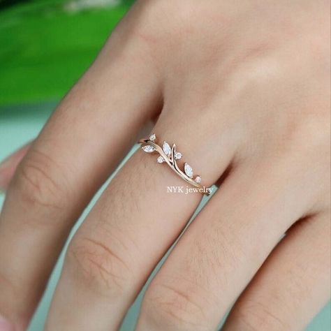 NYK Jewelry Marquise Cut Moissanite Leaf Wedding band/14k Rose Gold Nature Inspired Ring/Dainty Leaf Stacking Ring/Marquise Branch Anniversary Gift Ring ✦   CENTER  STONE  DETAIL ✦ ✧   Stone : Moissanite ✧   Stone Shape : Marquise Cut ✧   Stone size : 4 x 2 mm  ✧   Stone Color : D ( White ) ✧   Clarity : VVS ✧   Luster : Excellent ✦ SIDE STONE DETAIL ✧ Stone : Moissanite ✧ Stone Shape : Round Cut ✧ Stone Color : D ( White ) ✧ Clarity : VVS ✧ Luster : Excellent ✧  Make : High-Quality Craftsmanship  [Other option available on request] ★ Procedure information Please select the material and ring size from the drop-down menu on the right side of the listing. Each ring is handmade just for you in your size and metal. If you have any special requests or questions, please do not hesitate to contac Wedding Band Leaf, Leaf Engagement Ring Nature, White Gold Diamond Cluster Ring, Nature Inspired Ring, Wedding Ring Flower, Elvish Ring, Nature Inspired Wedding Bands, Leaf Wedding Ring, Vine Wedding Ring