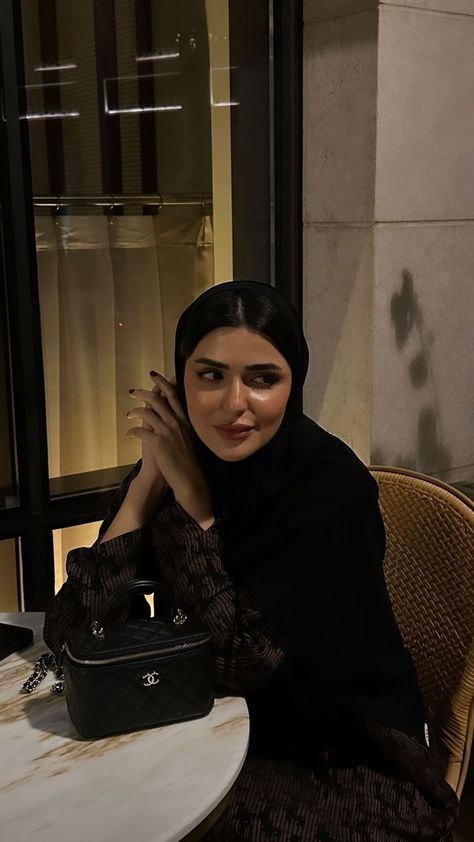 Haneen Alsaify, Khaleeji Aesthetic, Brunette Aesthetic, Abaya Designs Latest, Braces Girls, Headshots Women, Arabian Women, Hijabi Aesthetic, Arab Beauty