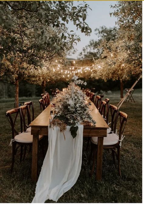 Backyard Southern Wedding, Wedding Lunch Decoration, Small Cottage Wedding Ideas, Large Wedding Table Layout, Wedding Small Intimate, Intimate Micro Wedding Ideas, Vermont Backyard Wedding, Small Vermont Wedding, 300 Person Wedding Seating Layout