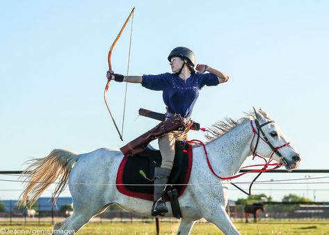 Horse Riding Archery, Archery Range Aesthetic, Archery On Horseback, Hunting On Horseback, Mounted Archery Horses, Indoor Archery Range, Female Swordsman, Archery Poses, Horseback Archery