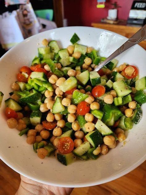 Mediterranean Chickpea, Med Diet, Weight Watchers Tips, Salad For Lunch, Mediterranean Chickpea Salad, Pasta Alternative, Weight Watchers Snacks, Protein Pasta, Chick Pea