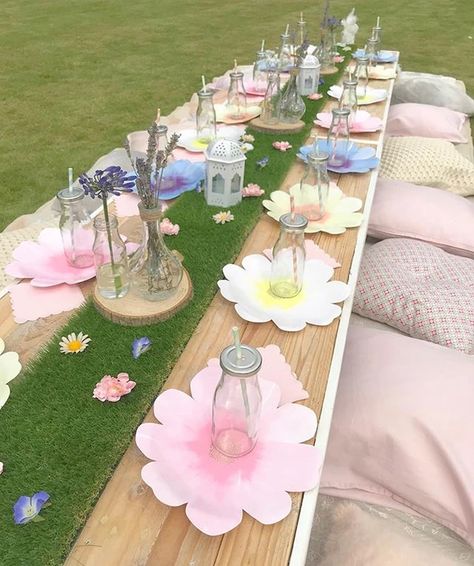 Themed Picnic Ideas, Fairy Picnic Party, Fairy Picnic Aesthetic, Besties Graduation, Fairy Garden Picnic, Fairy Garden Theme Party, Small Bedroom Furniture Ideas, Cottagecore Birthday, Luxe Picnic