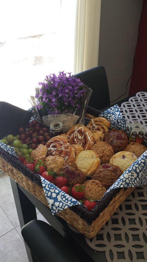 FDM sure knows how to assemble a gift basket!  This one is full of breakfast goodies like muffins, pastries, fruit, tea, and coffee.  Add a colorful floral arrangement for a pop of color! Picnic Gift Basket, Sympathy Gift Ideas, Sympathy Basket, Breakfast Gift Basket, Breakfast Basket, Sympathy Gift Baskets, Picnic Gifts, Breakfast Gift, Fruit Basket Gift