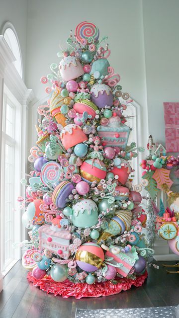 Candy Christmas Tree, Candyland Christmas, Christmas Tree Decorating Themes, Christmas Float, Creative Christmas Trees, Christmas Themes Decorations, Pink Christmas Decorations, Christmas Tree Inspiration, Candy Christmas Decorations