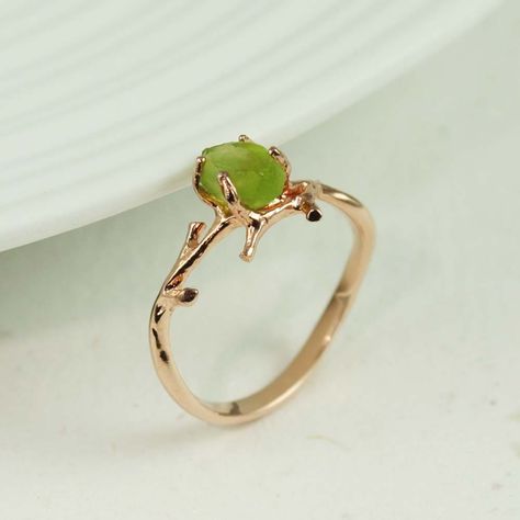 Princesa Tiana, Peridot Engagement Rings, August Birthstone Ring, Simple Silver Jewelry, Silver Jewelry Box, Antique Silver Jewelry, Small Ring, Peridot Jewelry, Silver Jewelry Earrings