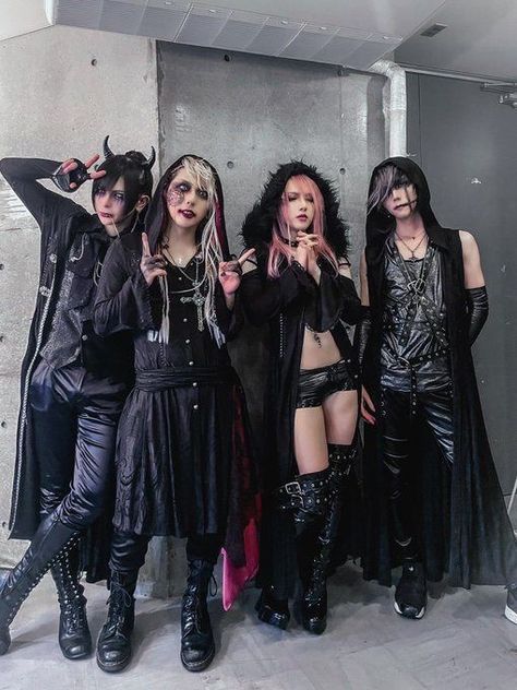 Jiluka Visual Kei Outfits, 2013 Swag Era, Kei Fashion, Japanese Rock, Human Poses Reference, Fashion Hacks Clothes, Stage Outfits, Visual Kei, Pretty Men