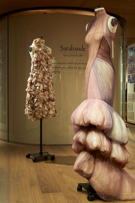 Inside the beautiful new Alexander McQueen exhibition, Roses Flax Flowers, Alexander Mcqueen Fashion, Sarah Burton, Mcqueen Fashion, Doutzen Kroes, Gisele Bündchen, Creation Couture, Textiles Fashion, Silk Dyeing