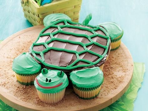 Pull-Apart Turtle Cupcakes Easy Kids Birthday Cakes, Cupcake Torte, Turtle Cupcakes, Pull Apart Cupcake Cake, Turtle Cake, Pull Apart Cupcakes, Easy Birthday, Simple Birthday Cake, A Turtle