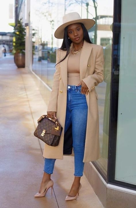 Elegance is the only beauty that never fades #elegant #elegance #stylingtips Tan Coat, Afrikaanse Mode, Chique Outfits, Classy Casual Outfits, Black Women Fashion, Outfits With Hats, Looks Chic, Fall Fashion Outfits, Lookbook Outfits