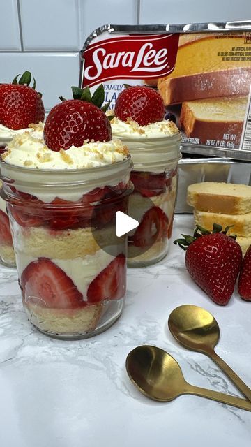 Desert In Cups, Strawberry Shortcake Cups Recipe, Strawberry Shortcake Trifle Cups, Strawberry Shortcake Jars, Pound Cake And Strawberries Dessert, Strawberry Shortcake With Pound Cake, Strawberry Treat Table, Easy Desserts With Pudding, Dessert Recipes Using Sara Lee Pound Cake