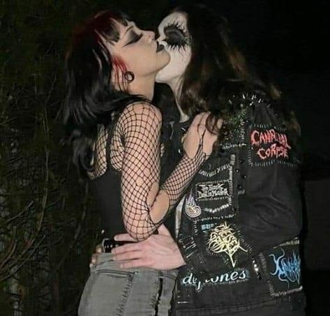 Emo Tiktok, Emo Couples, Too Much To Ask, Grunge Couple, Tiktok Makeup, Goth Gf, Inspiration Instagram, Love Relationship, Estilo Punk