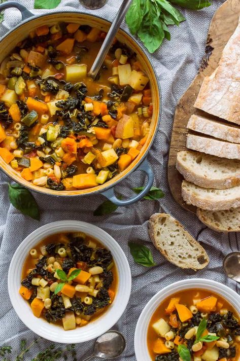 Vegan Autumn, Vegan Minestrone Soup, Minestrone Soup Recipe, Soup Vegan, Vegan Lunches, Minestrone Soup, Vegetable Soup Recipes, Fall Soups, Savory Soups