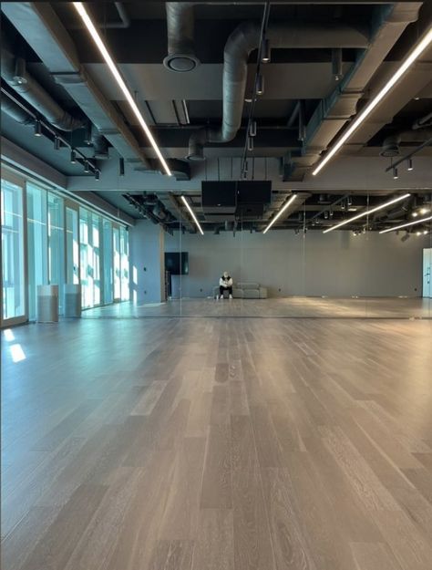 Minho Jyp Entertainment Dance Studio, Kpop Dance Studio, Studio Dance Room Kpop, Aesthetic Dance Studio, Dance Studio Aesthetic, Home Studio Ideas, Hypebeast Room, Dance Rooms, Recording Studio Design