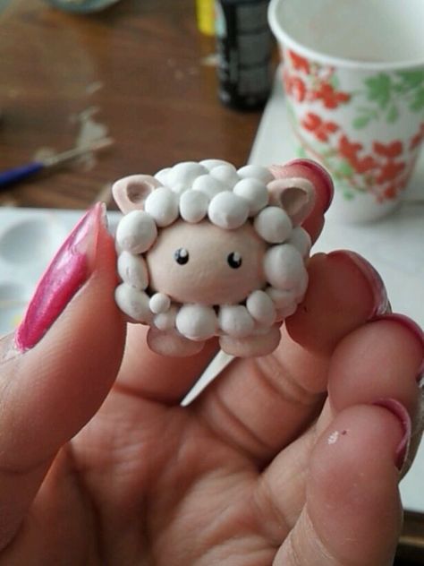 Clay Sheep Diy, Polymer Clay Farm Animals, Clay Creation Ideas, Sheep Pottery, Polymer Clay Sheep, Clay Sheep, Painted Polymer Clay, Clay Lesson, Homemade Clay