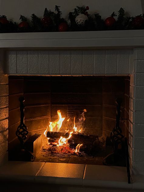 Fire Aesthetic, Aesthetic Christmas, Christmas Vibes, Fireplace, Christmas, Home Decor, Home Décor