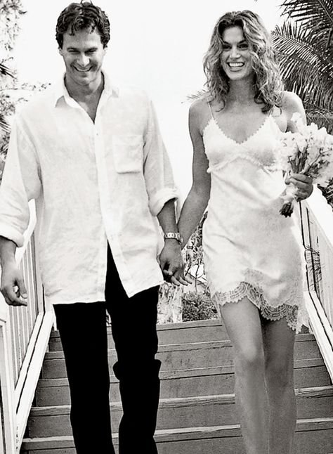 Cindy Crawford married Rande Gerber in John Galliano, May 29, 1998 Rande Gerber, Estelle Lefébure, Vogue Photo, Celebrity Bride, Bianca Jagger, Iconic Weddings, Vogue Wedding, Natalia Vodianova, Lily Aldridge