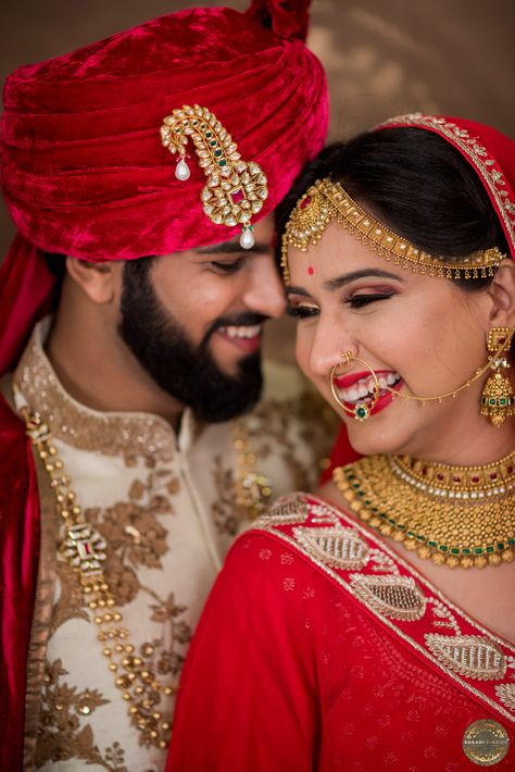 You effortlessly make me laugh harder with your funny jokes. Cupal Pose, Stage Poses, Wedding Closeup, Funny Wedding Poses, Haldi Poses For Bride, Bride Groom Photoshoot, Pre Wedding Photoshoot Props, Indian Bride Poses, Indian Bride Photography Poses