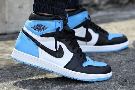 Jordan Unc, Jordan 1 High Outfit, Jordan 1 Unc, Jordan Ones, Air Shoes, All Nike Shoes, Jordan Air, Jordan 1 High Og, Air Jordan 1 Retro High Og