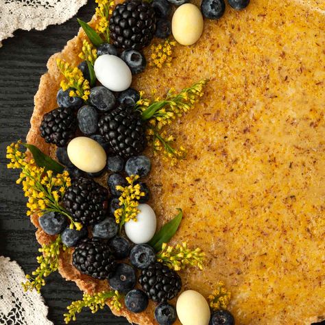 Lavender Lemon Easter Tart Colorful Appetizers, Easter Tart, Elegant Entrees, Fancy Cheese Board, Recipes Fancy, Spring Flavors, Easter Cocktails, Baking Lessons, Easy Christmas Dinner