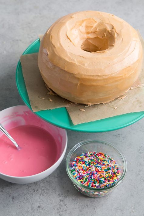 Giant Donut Cake (Homer Simpson Sprinkles Donut)-The Little Epicurean Simpsons Donut Cake, Giant Donut Cake, Pink Glazed Donut, Homer Simpson Donuts, Homer Donuts, Blackberry Cake Recipe, Doughnut Birthday, Simpsons Cake, Donut Birthday Cake