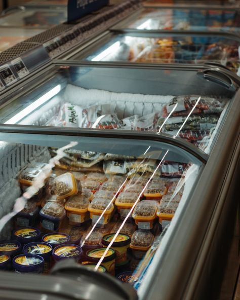 How Can A Commercial Freezer Help With Visual Merchandising? | Bit Rebels Frugal Grocery Shopping, Walk In Freezer, Fridge Repair, Oven Repair, Commercial Freezer, Frozen Summer, Commercial Refrigerators, Indulgent Food, Service Kitchen