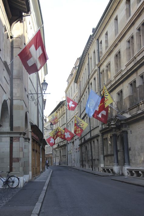 Old Town- Geneva Geneva Old Town, Cute Instagram Pictures, Central Europe, Geneva, Instagram Pictures, Film Photography, Old Town, Street View, Photography