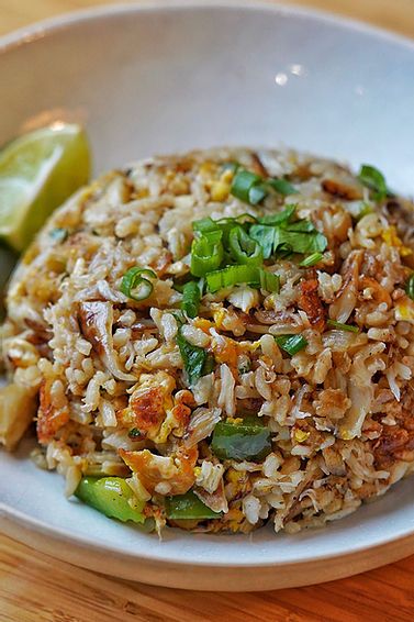 Crab Fried Rice Recipe, Coconut Fried Rice, Crab Fried Rice, Crab Fries, Coconut Crab, Cooking Rice, Fried Rice Recipe, Asian Cooking, Asian Dishes