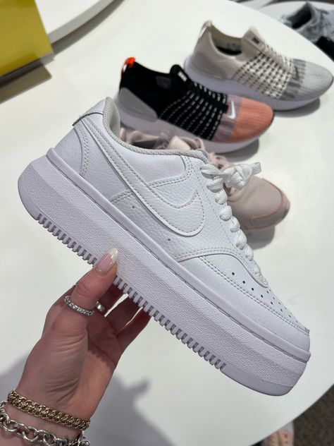 White Nike Platform Sneakers, Nike Court Vision Alta Outfit Women, Court Vision Nike Outfit, Platform Nike Outfit, Nike Court Vision Alta Outfit, Nike Platform Sneakers Outfit, Platform Nikes, Nike Platform Sneakers, Nike Platform