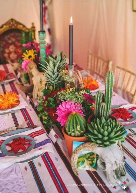 Mexican Dinner Party, Flowers And Succulents, Day Of The Dead Party, Mexican Fiesta Party, Cactus Wedding, Mexican Birthday, Fiesta Wedding, Dinner Party Themes, Mexican Party Theme