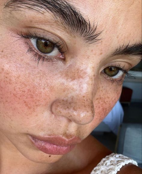 christina nadin Christina Nadin, People With Freckles, Sunkissed Makeup, Freckles Makeup, Freckles Girl, Freckle Face, Clean Makeup, Summer Makeup, 가을 패션