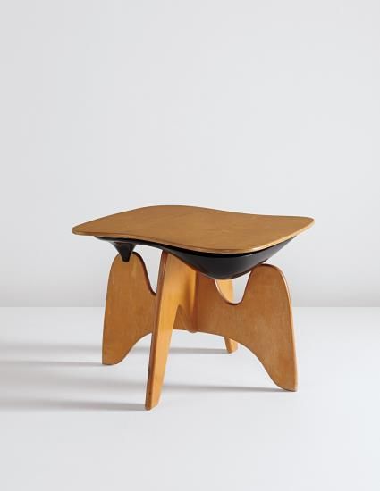 PHILLIPS : ISAMU NOGUCHI Rare "Chess Table," model no. IN-61, circa 1947-1949 Noguchi Coffee Table, 16 December, Chess Table, Isamu Noguchi, The Chair, French Furniture, Herman Miller, Mid Century Modern Furniture, Mid Century Furniture