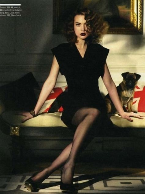 #Glamour pose #vintage #noir femme fatale Fashion Model Photography, Woman Sitting, Fashion Photography Poses, Foto Poses, Glamour Photography, Black Stockings, Golf Fashion, Moda Vintage, Vintage Glamour