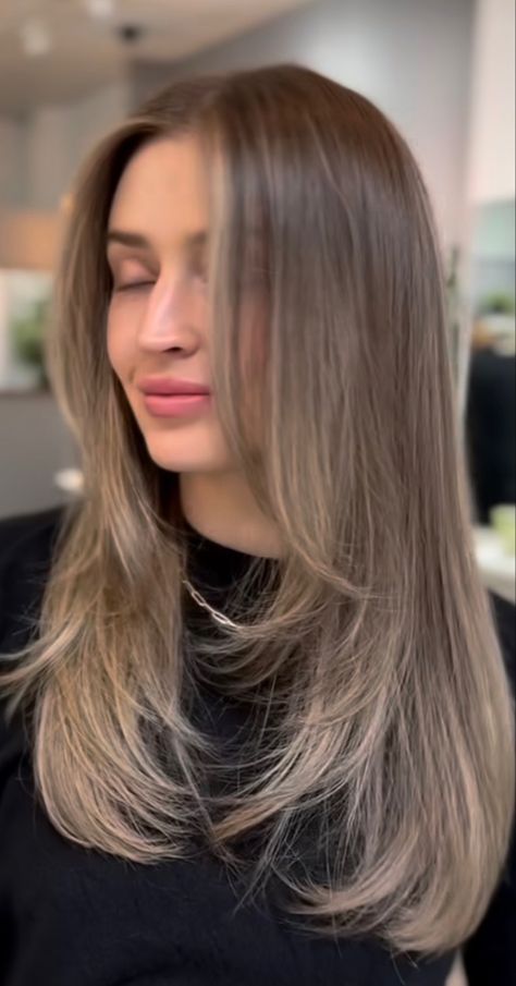 Middle Length Hair, Middle Hair, Rambut Brunette, Hair Layers, Haircuts For Medium Length Hair, Brown Hair Inspo, Straight Hair Cuts, Brunette Hair With Highlights, Hairstyles For Layered Hair