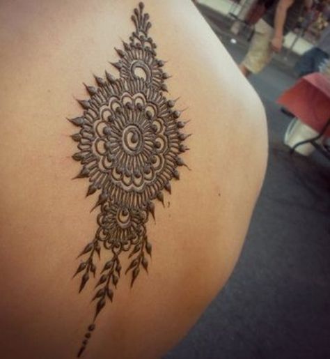 Back, should, and upper arm henna design. Upper Arm Henna, Arm Mehndi Design, Arm Mehndi, Namaste Tattoo, Arm Henna, Back Henna, Henna Mandala, Henna Inspired Tattoos, Henna Body Art